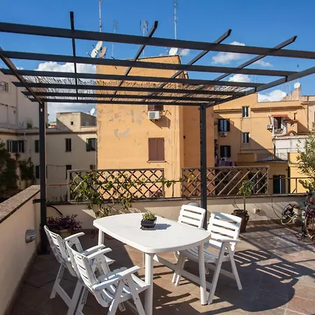 Interno Otto Con Bellissima Terrazza E Gazebo